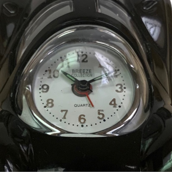 Quartz Breeze Collection Miniature Novelty Collector’s Car Clock - Picture 5 of 6